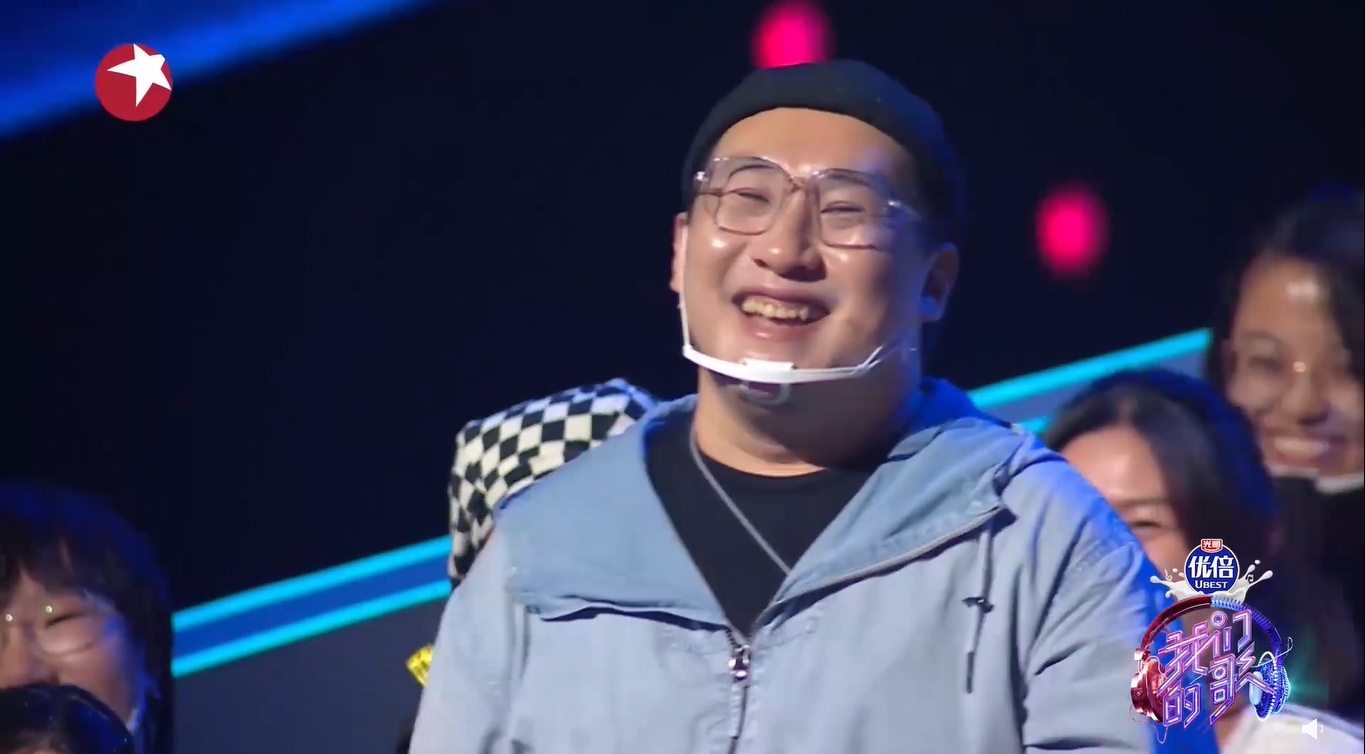 《我们的歌３》｜唱《怎样》乍见魔性走音男粉　戴佩妮惊躲刘宇宁身后