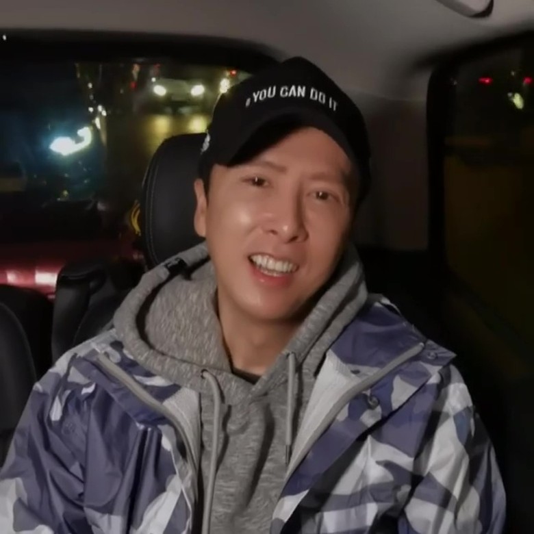 《捍卫任务4》杀青｜奇洛李维斯送礼又送抱　甄子丹不舍道别