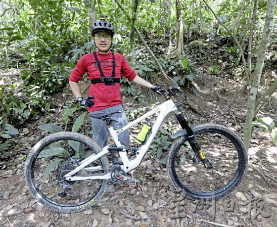 【极限挑战/01】山地车骑手:山路速降,超越极限挑战勇气