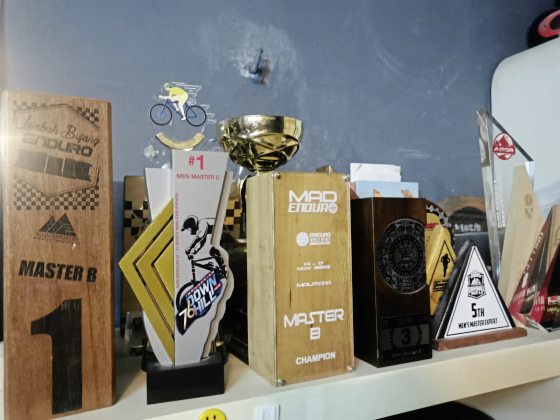 【极限挑战/01】山地车骑手:山路速降,超越极限挑战勇气