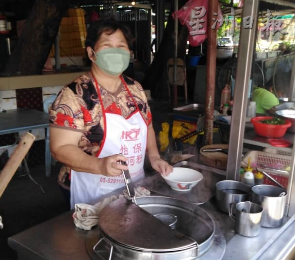 【求真】/传言兵如港大树脚外劳病殁封锁 牛肉粉档主:没有这回事