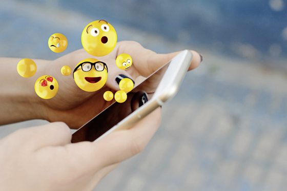 【Emoji！给你脸色看／02】Emoji对话，社交利器还是绝交地雷？