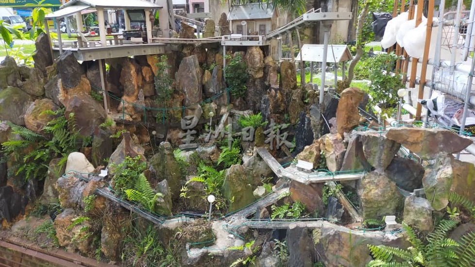 东：《疫情下生活》黄奇才打造假山石景观