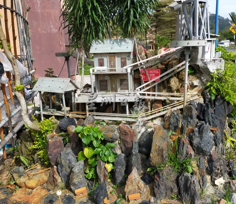 东：《疫情下生活》黄奇才打造假山石景观