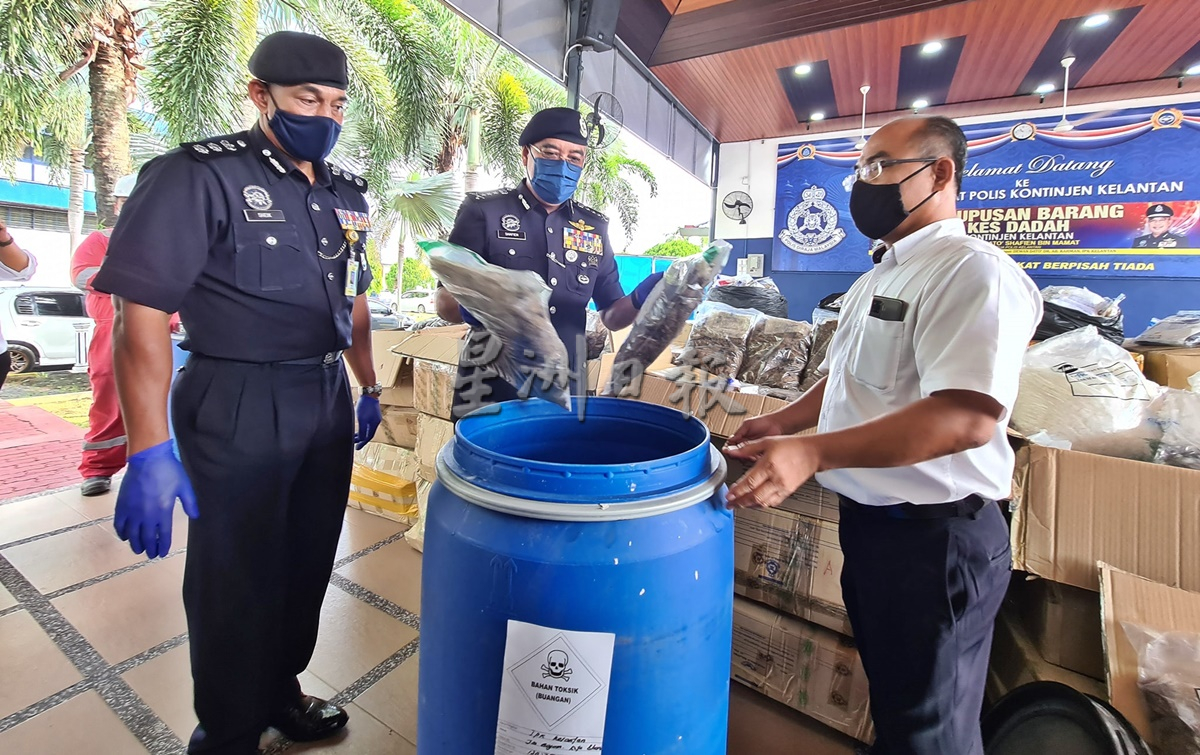 东:丹警方销毁毒品