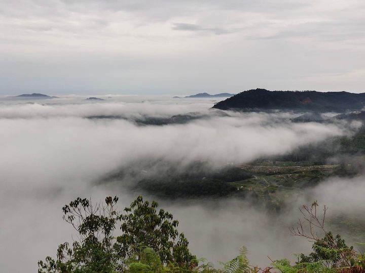 东:云海山的登山客不减