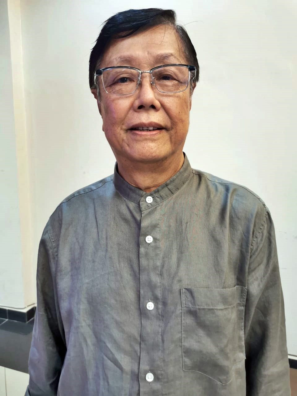 东:登嘉楼中华大会堂在新常态下举行常年会员大会,并顺利进行改选,担任会长已10年的陈明山卸任,由王天然接棒出任会长。