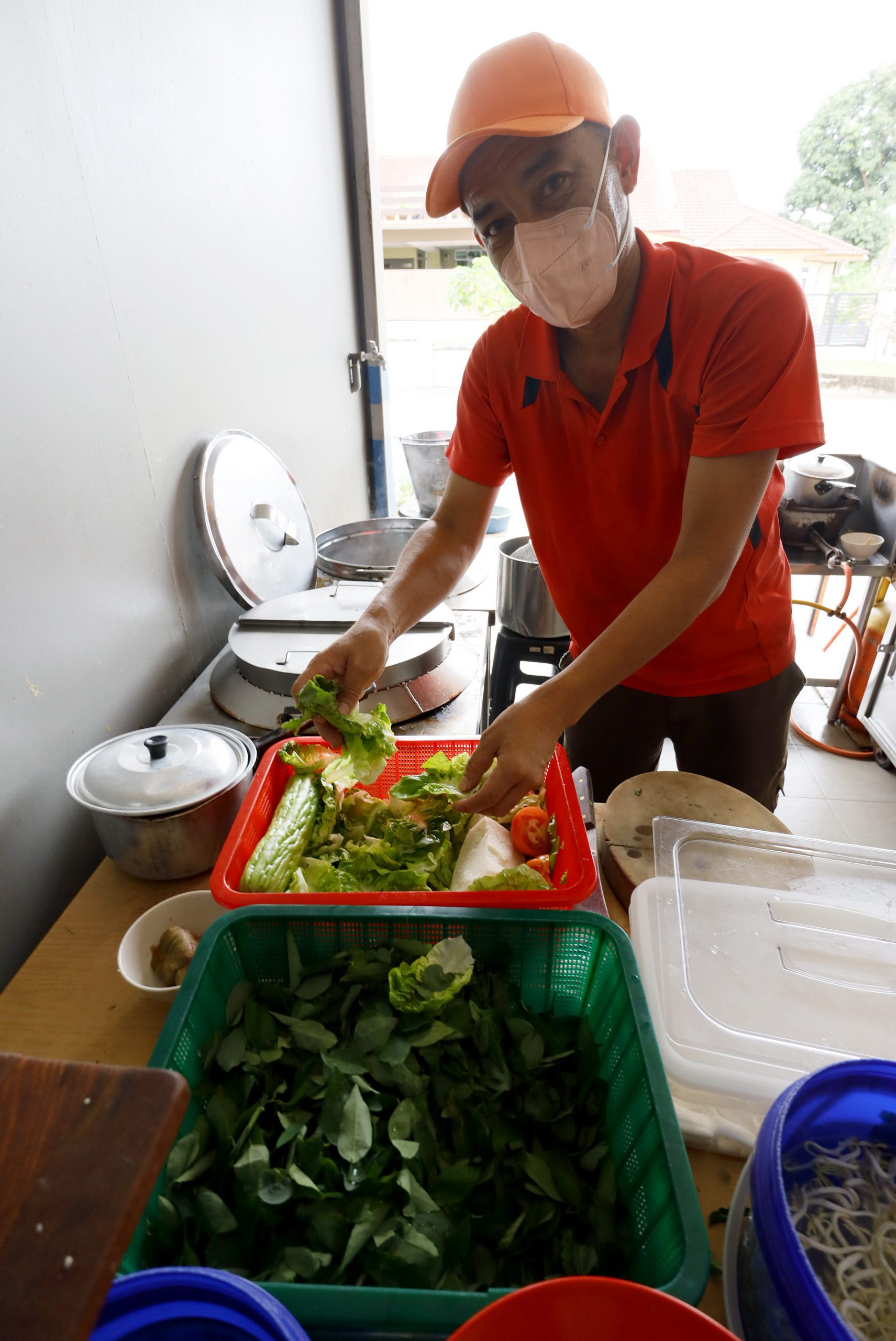 东：食肆业者也担忧食材价格难以正常化，会被逼调整食物售价。