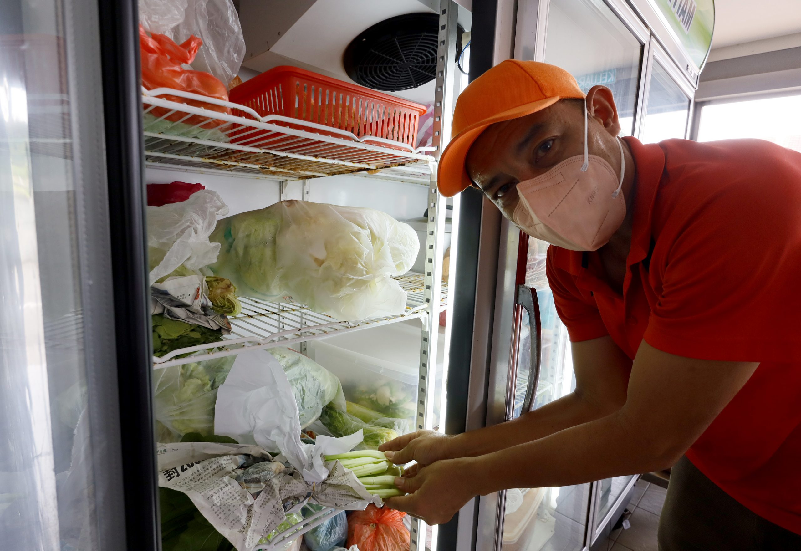 东：食肆业者也担忧食材价格难以正常化，会被逼调整食物售价。