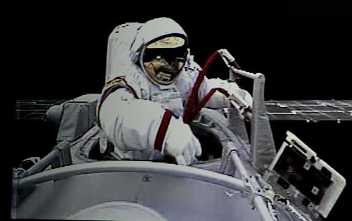 中国太空人出舱