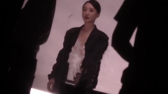 为赶收工见小13岁男友 周迅片场发飙？