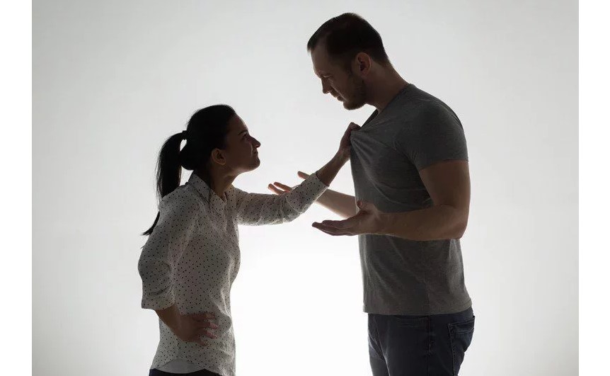 买了宝宝用品不能买护肤品  老公婚后斤斤计较 全职妈哭钱不够用