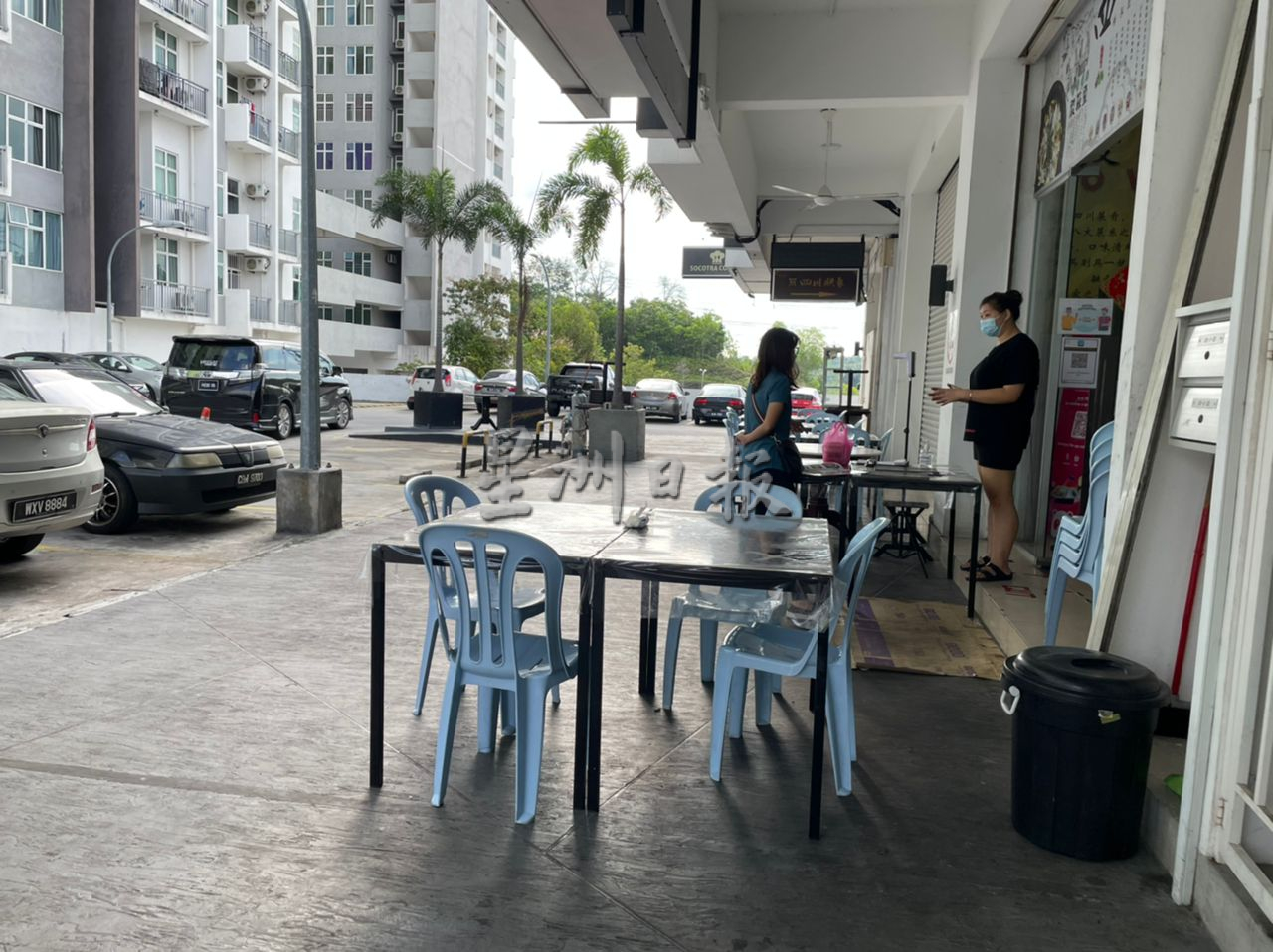 供星洲网：大专生因疫情仍首选居家上课，学院区商店仍在苦撑