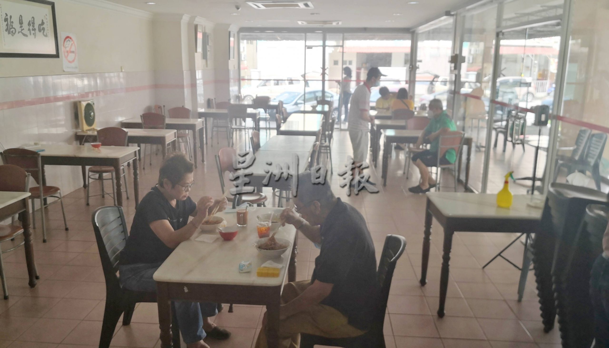 供fb／交通灯10秒青转红，商家：太快了吧，搞到塞车