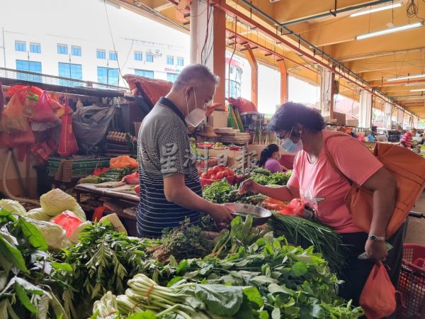 供FB/供应不足 肥料涨价,菜价飙涨或持续至新春