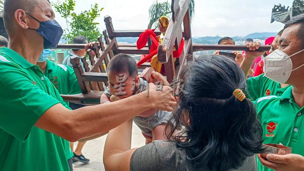 供FB／关公文化节最后一站，5尊关公金身住驾蜈蚣山天师宫10天