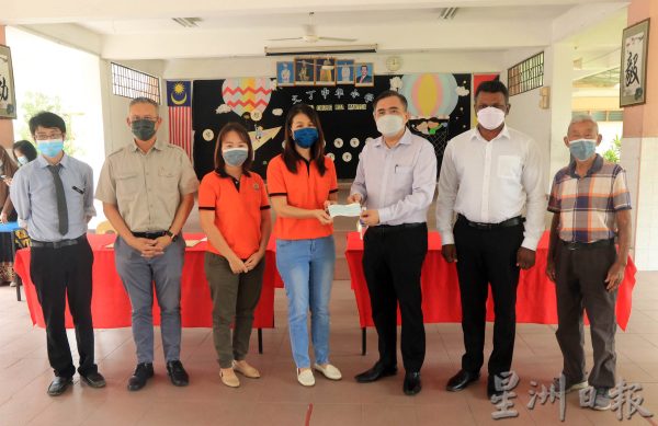 供FB/双轨教学为教育新常态,陆兆福拨8万提升选区4学校网络电脑设备