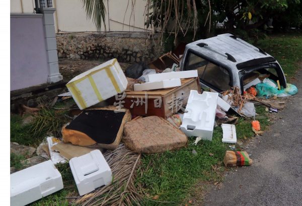 供FB/居民及外来者乱丢垃圾,百美花园及金龙园成了“垃圾村”