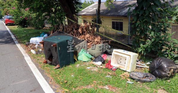 供FB/居民及外来者乱丢垃圾,百美花园及金龙园成了“垃圾村”