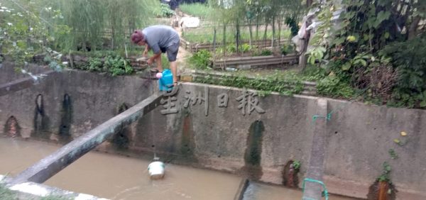 供FB/菜价高涨后,菜园频现偷菜贼