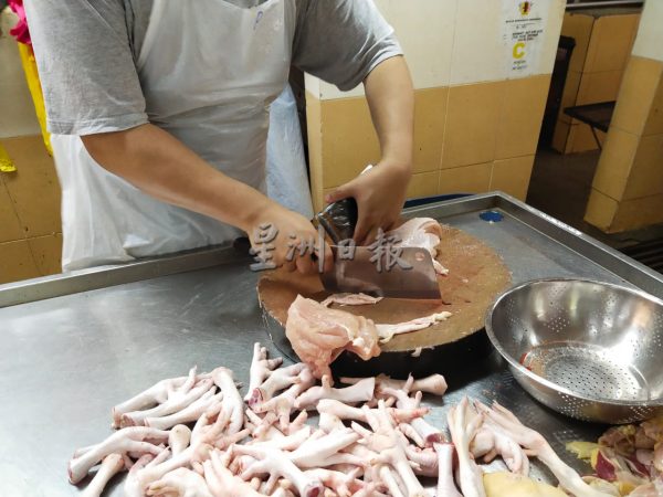 供FB/饲料涨价 鸡农疫期减产,春节恐吃贵鸡