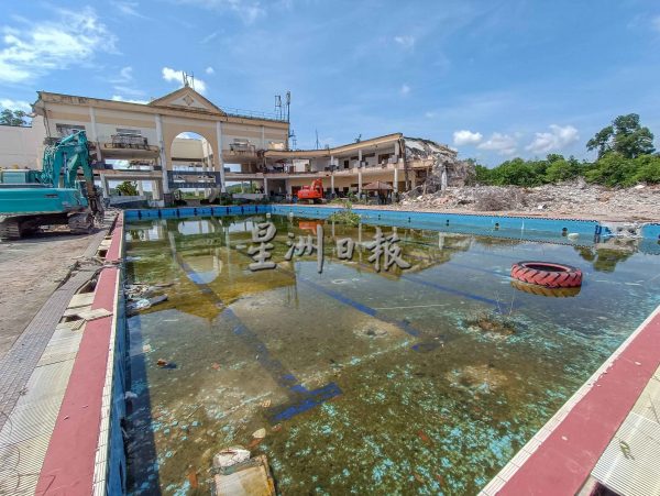 供FB／高球场和俱乐部拆除建高密度公寓？居民坚决说不！