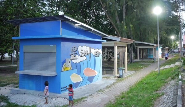 供fb：潺潺流水壁画直通市议会大楼，波德申再添“打卡”点
