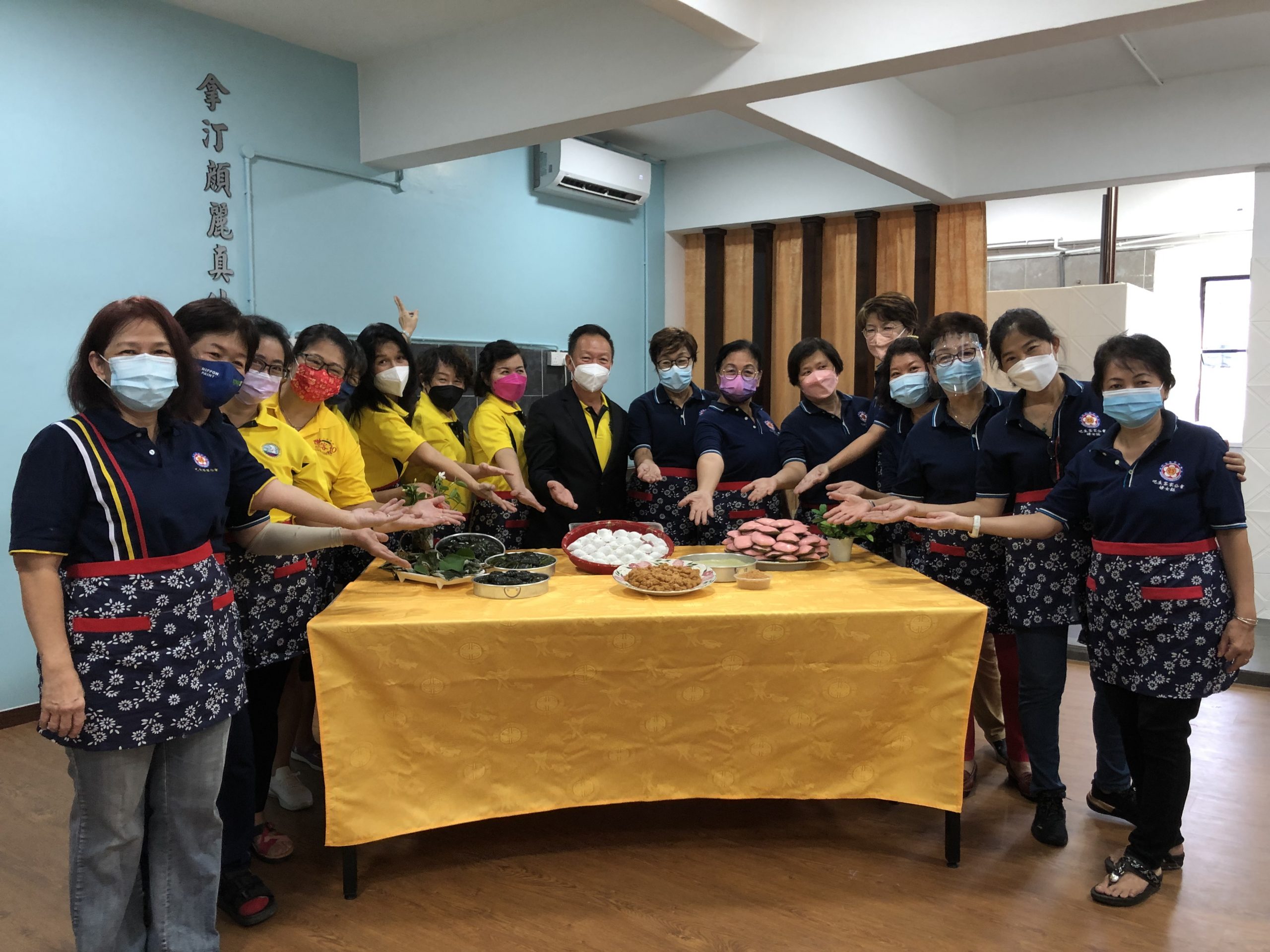 做版头(大都会)巴生客家公会“十月朝,糍粑辘辘烧”活动