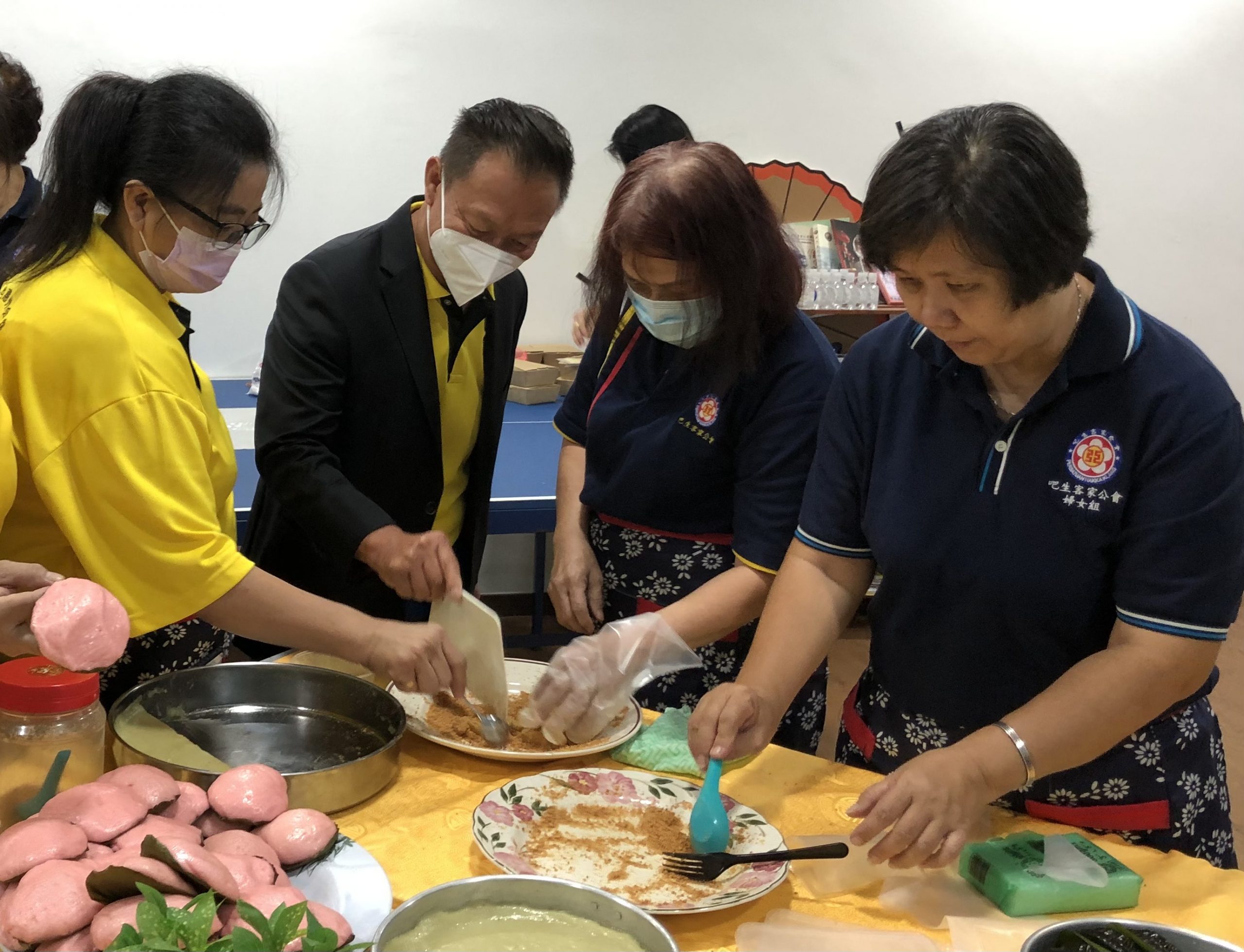 做版头(大都会)巴生客家公会“十月朝,糍粑辘辘烧”活动