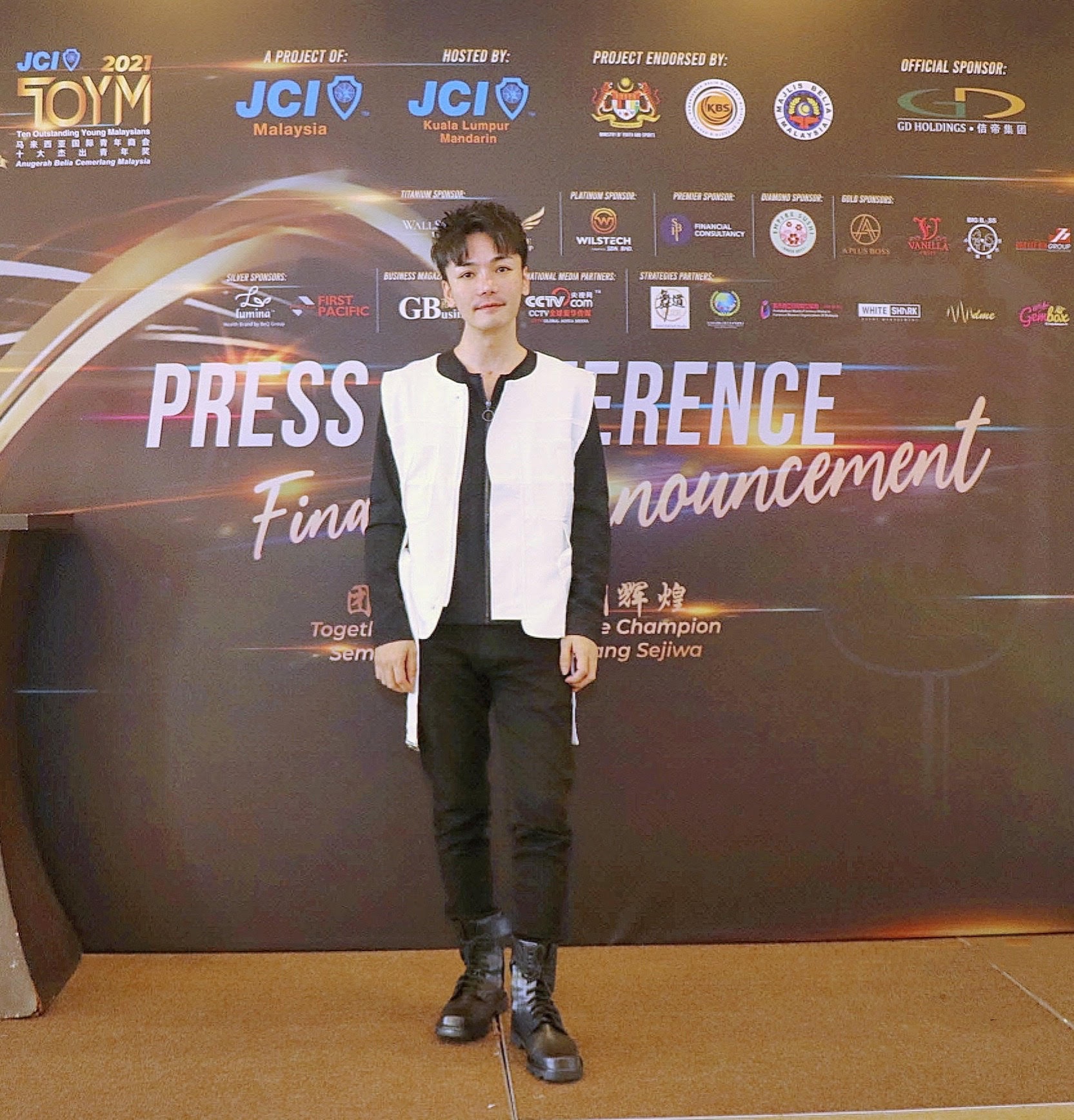 入围十大杰出青年30强 黄凡朔感激苏盈之彭学斌推荐 