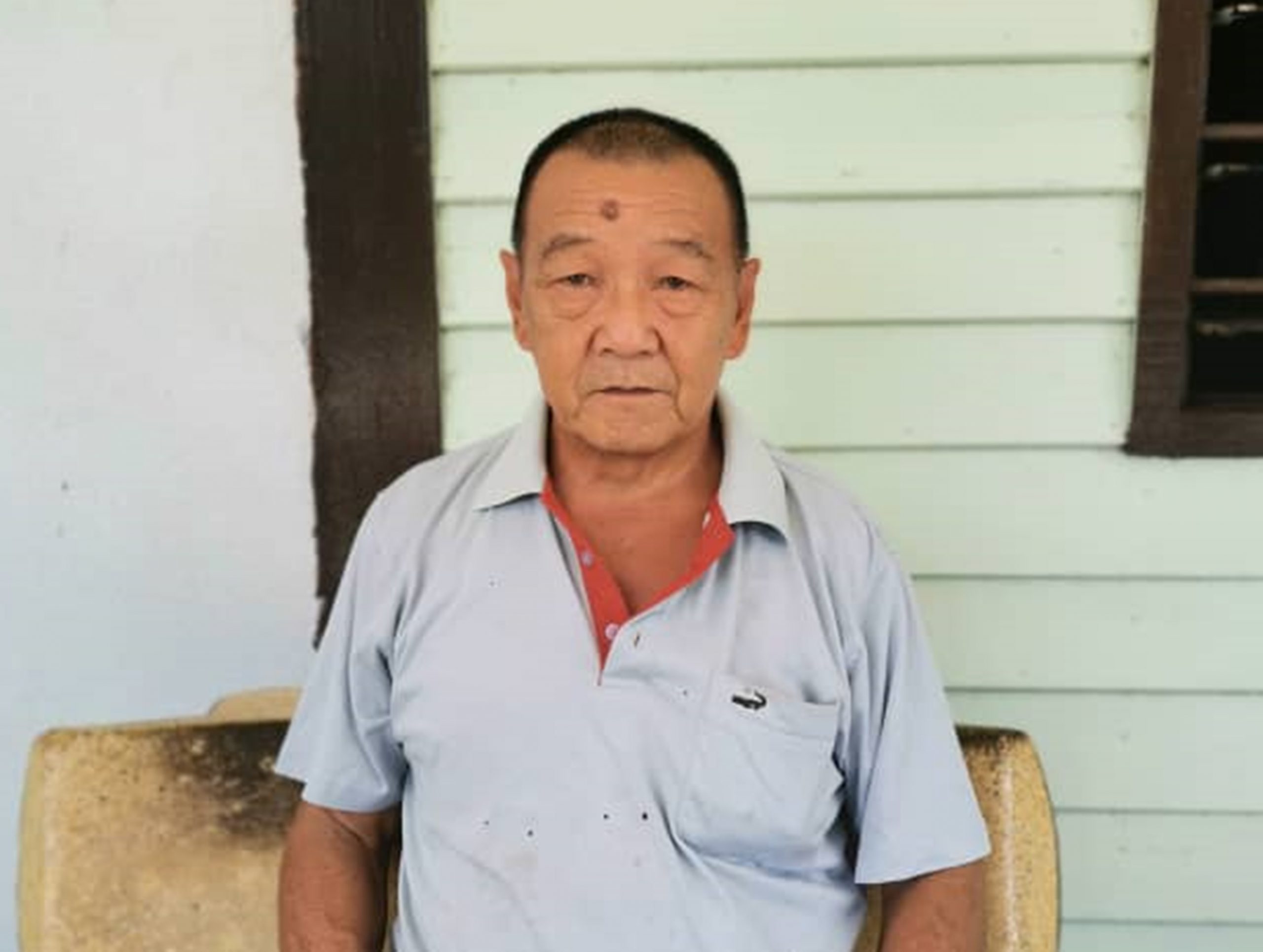 全国:不满承包商“拆招牌”,启华华小原有校牌归原位。