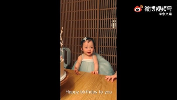 公开女儿萌爆正面  余文乐泪述自小缺父母爱 