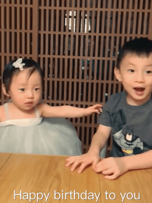 公开女儿萌爆正面  余文乐泪述自小缺父母爱 