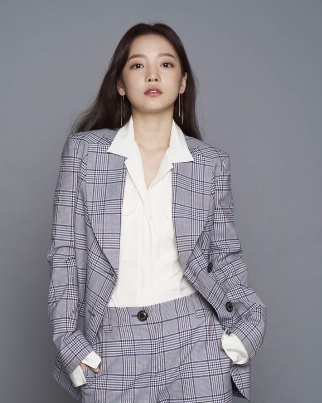 具荷拉遗爱人间 哥哥宣布拍卖10幅画作做公益