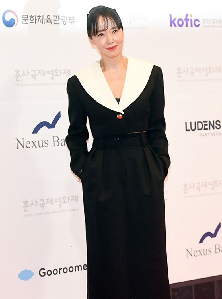 出道13年首夺影帝 宋仲基兴奋晒奖