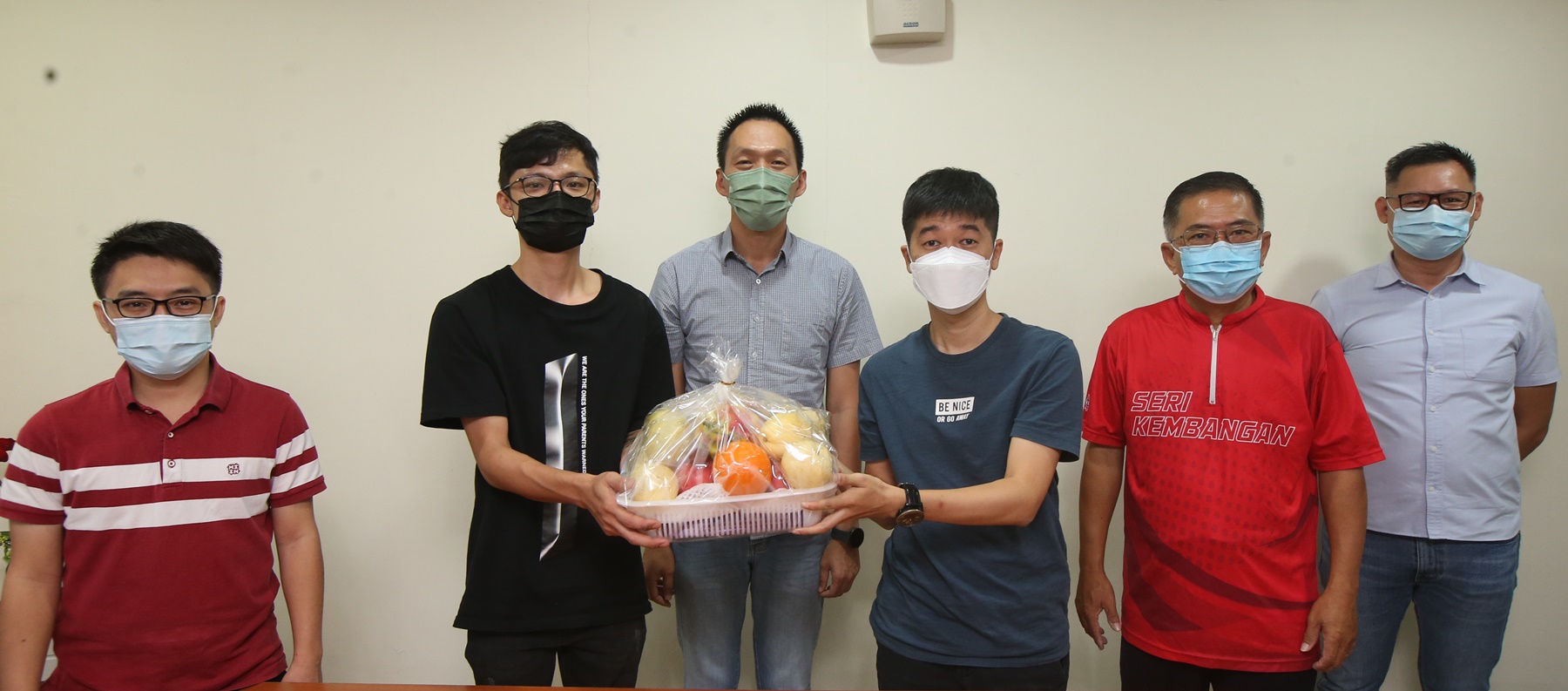 副文-大都会 /欧阳捍华PC: 中国报摄记车祸被打事件-记者答谢证人提供事件证据 / 3图