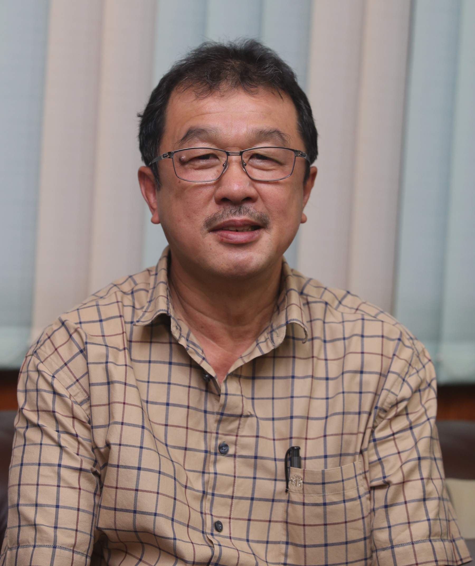 (取代签发)**已签发(请置头条)**柔:封面:【特稿】:农历新年不到100天,商家观看待谨慎进货