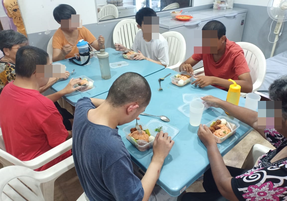 可押，但勿太久（全国暖势力）企业家刘进财“以小爱募大爱”