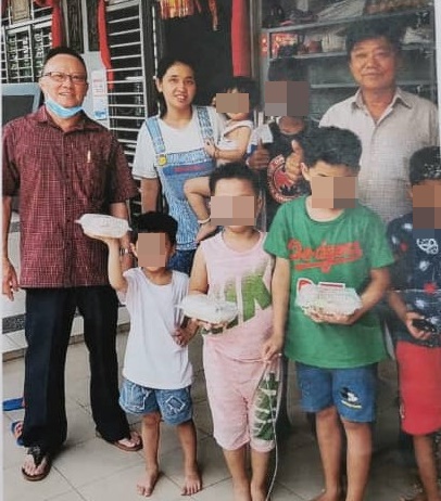 可押，但勿太久（全国暖势力）企业家刘进财“以小爱募大爱”