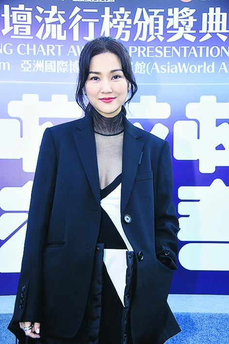 叱咤发布会|张敬轩站C位 谢安琪深V抢MIRROR风头	