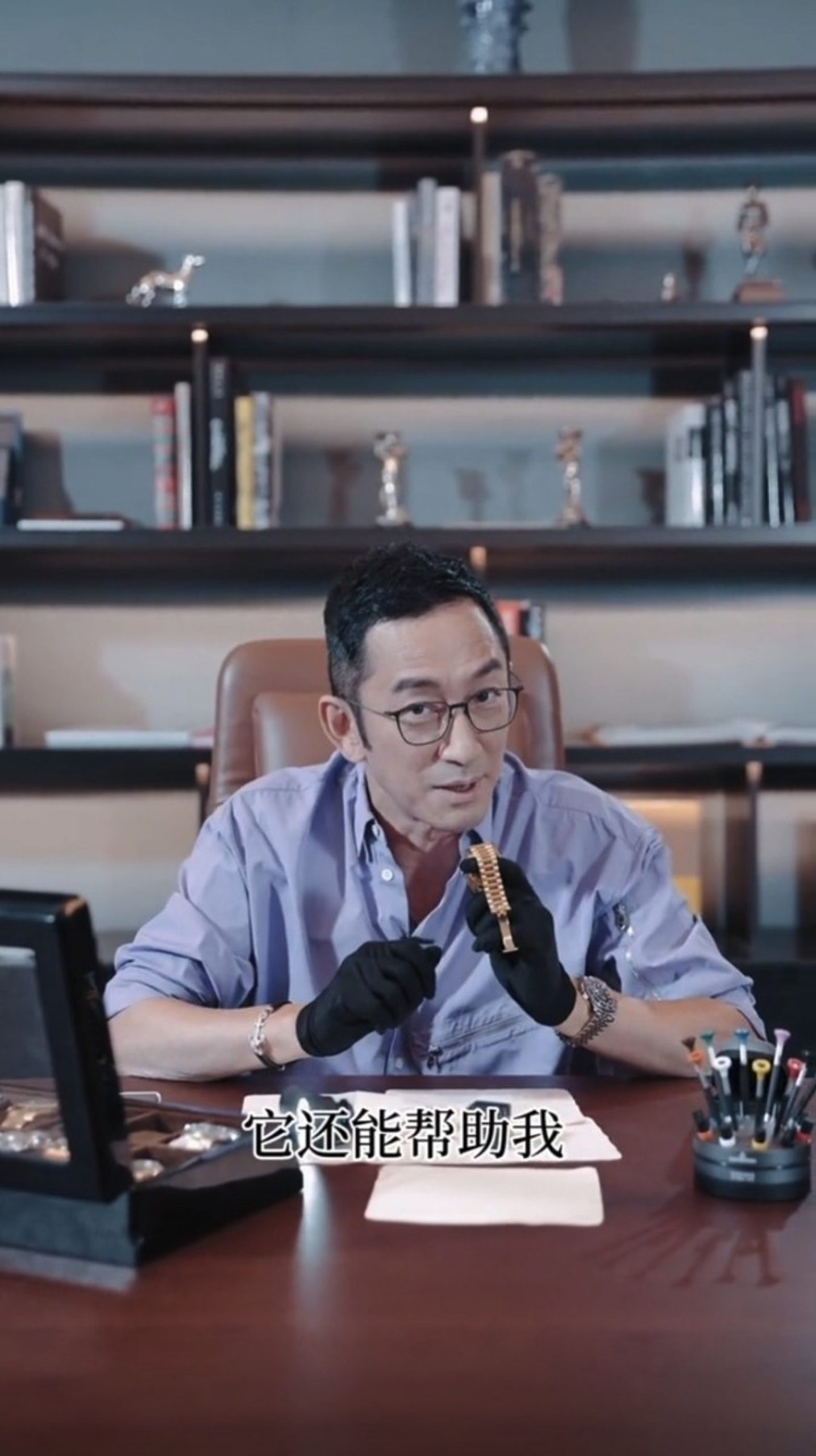 启华狂晒珍藏名表 被酸像拍广告