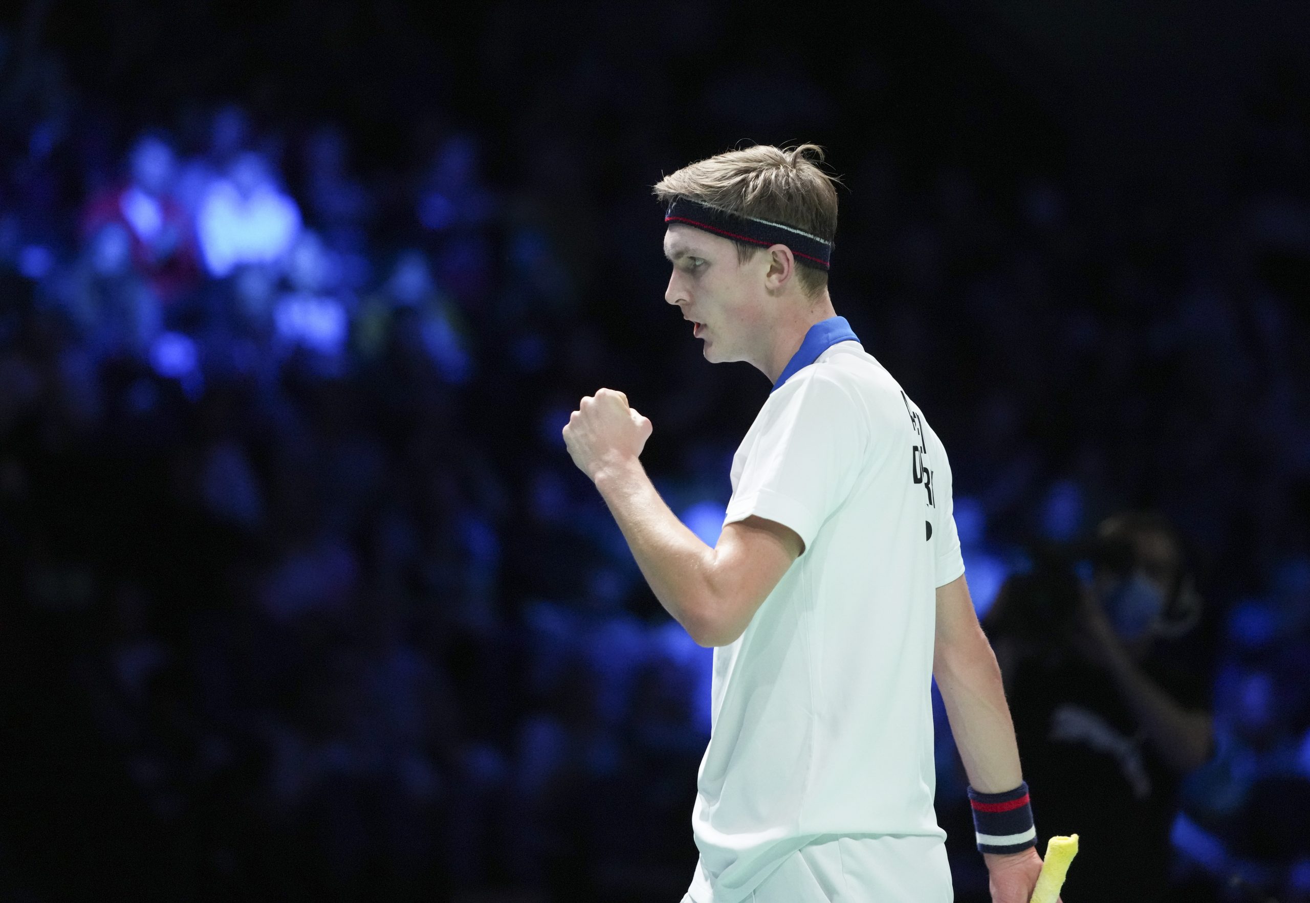 周天成出局  根克轻松闯8强战西本