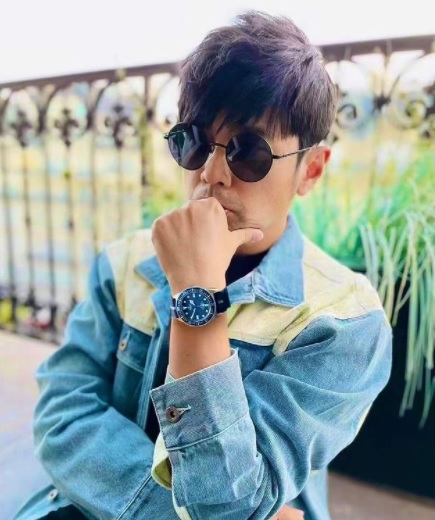 周杰伦送女儿音乐考试 被老师举例表扬超得意