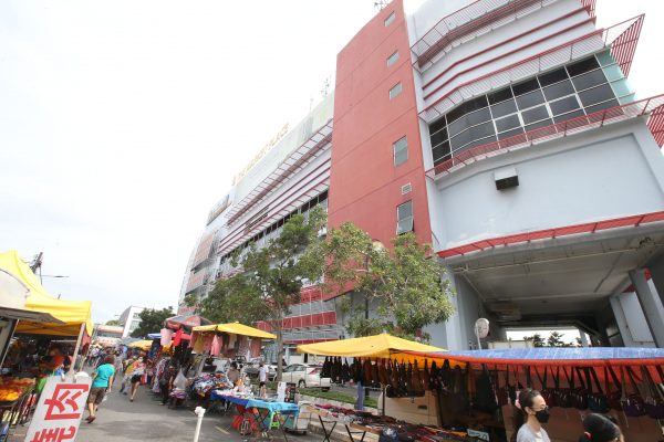 大都会-华联花园路边停车位难求/10图