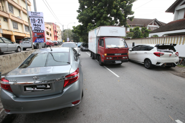 大都会-华联花园路边停车位难求/10图
