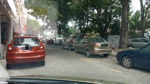 大都会-华联花园路边停车位难求/10图