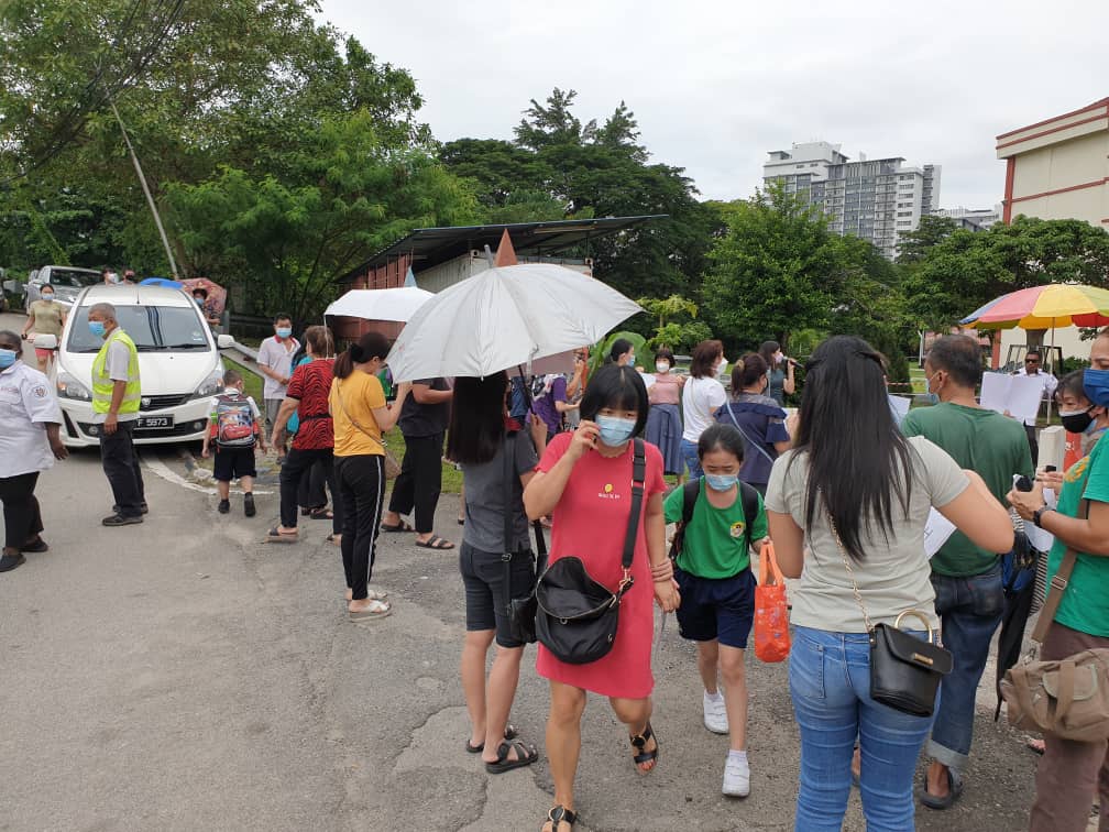 大都会-大同华小改用校门引安全隐忧 2图
