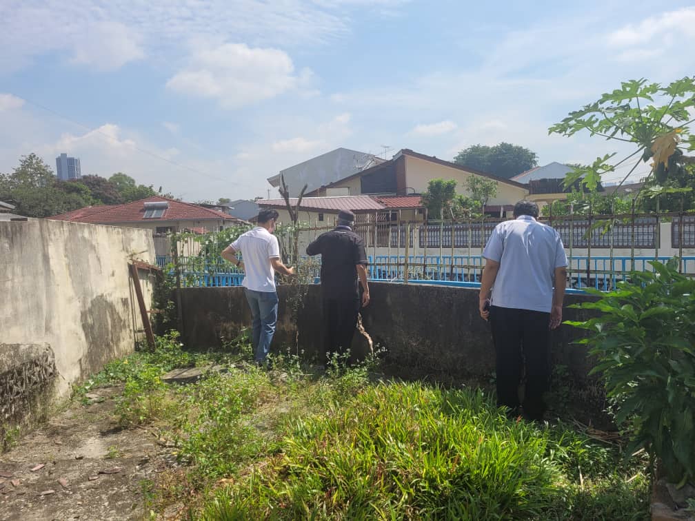 大都会10/沟渠年久失修以致住家墙面崩裂/12图