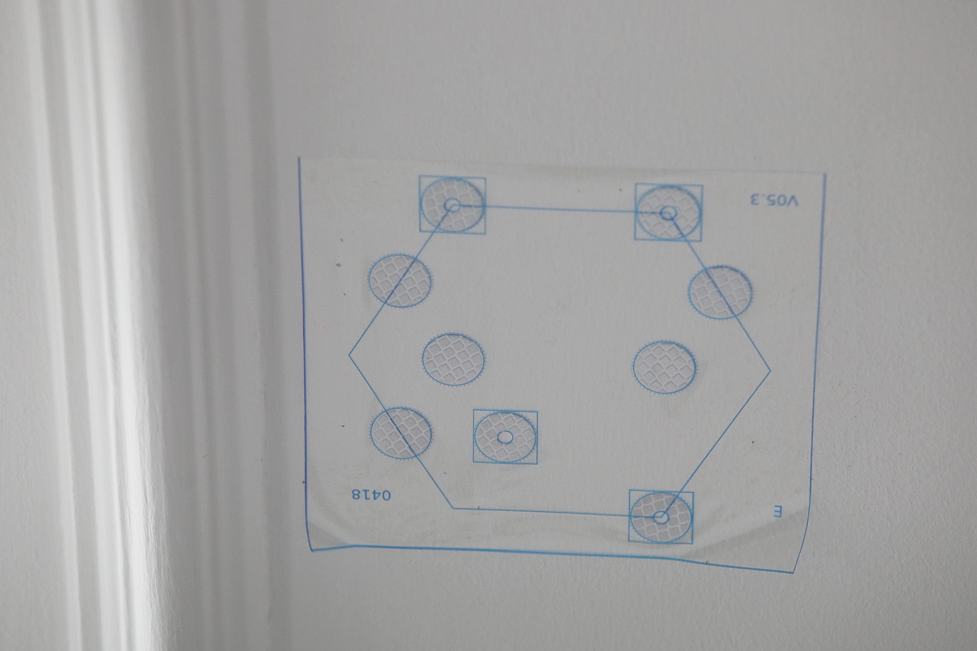 大都会/封面-嘛嘛店送餐机器人