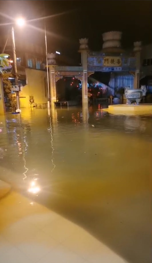 大都会封面/滨海区涨潮情况